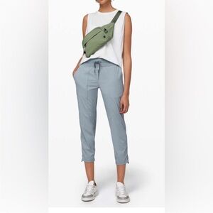 NWT Lululemon dance studio MR crop